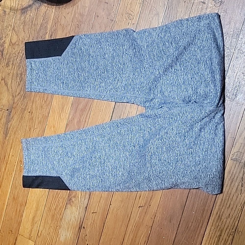 Champion capri size s  color gray and black good condition - Picture 7 of 10